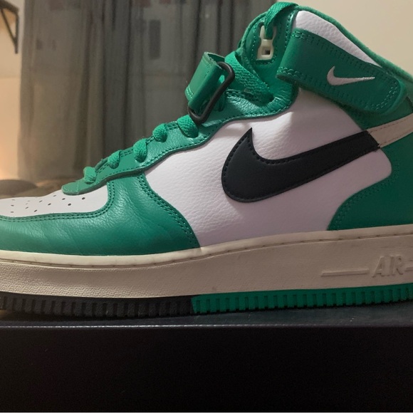 Nike Air Force 1 Mid LV8 - Picture 5 of 11